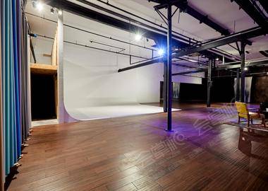 Downtown Historic Factory Complex Turned Film & Photo Studio With 2-wall Cyc